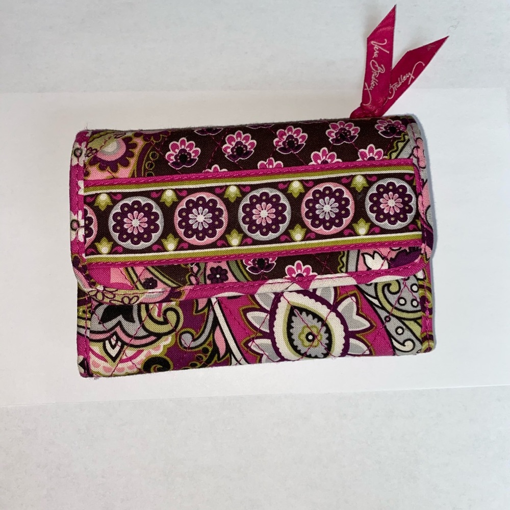 VERA BRADLEY WALLET🎉 Very Berry Paisley print